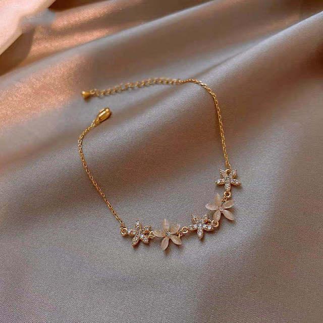 Shiny bracelet for women in the form of a flower - HABASH FASHION